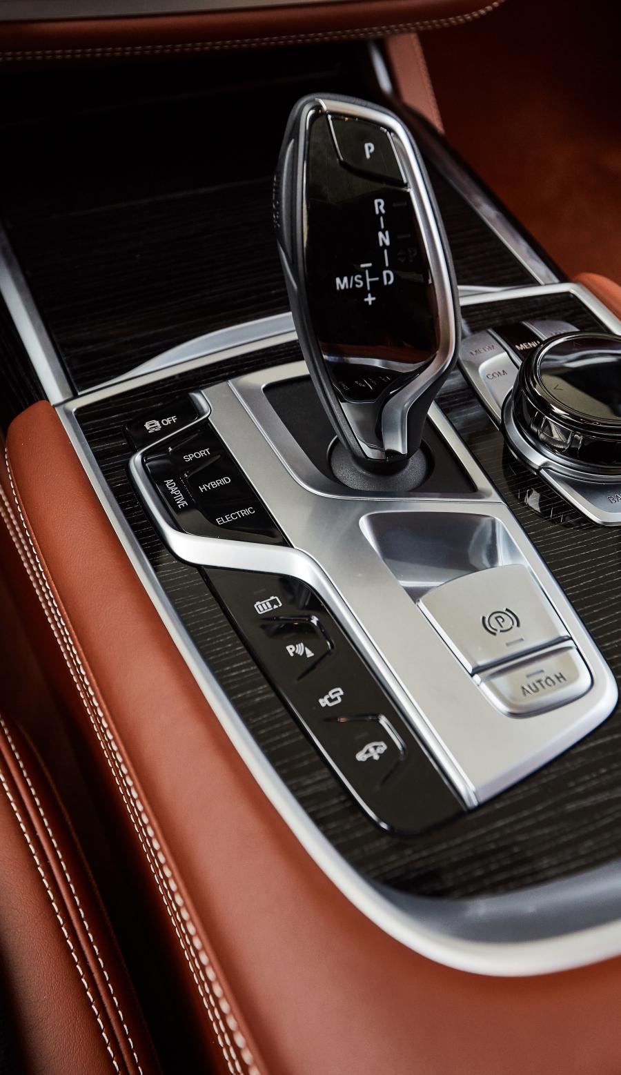 Детали интерьера BMW 745Le (G12) 2019 года  (WW) (фото 18 из 47)